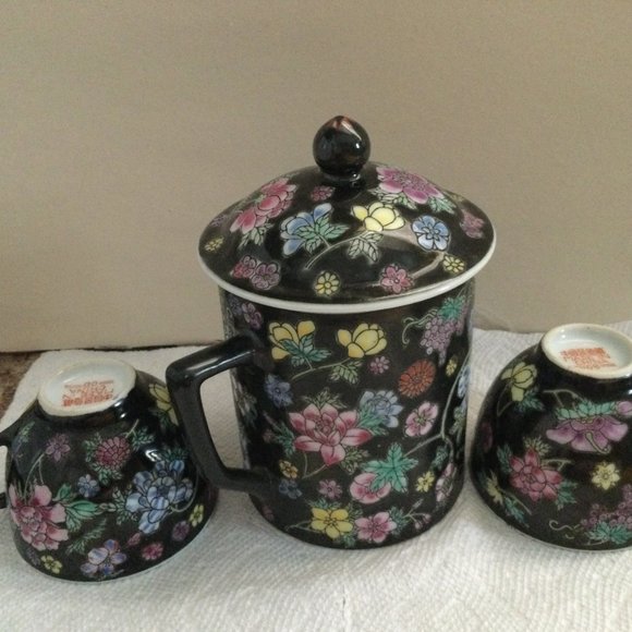 Vintage Chinese porcelain lidded mug and two handled cups black Noir floral - Picture 2 of 4